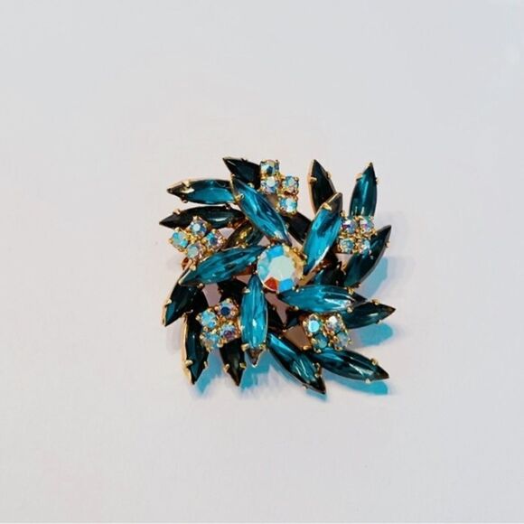 Beautiful Vintage Rhinestone Brooch - Picture 7 of 11